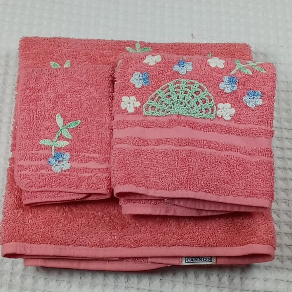 Vintage Cannon Pink Towel Set w/ Embroidered Floral Design Face Cloth Hand Bath